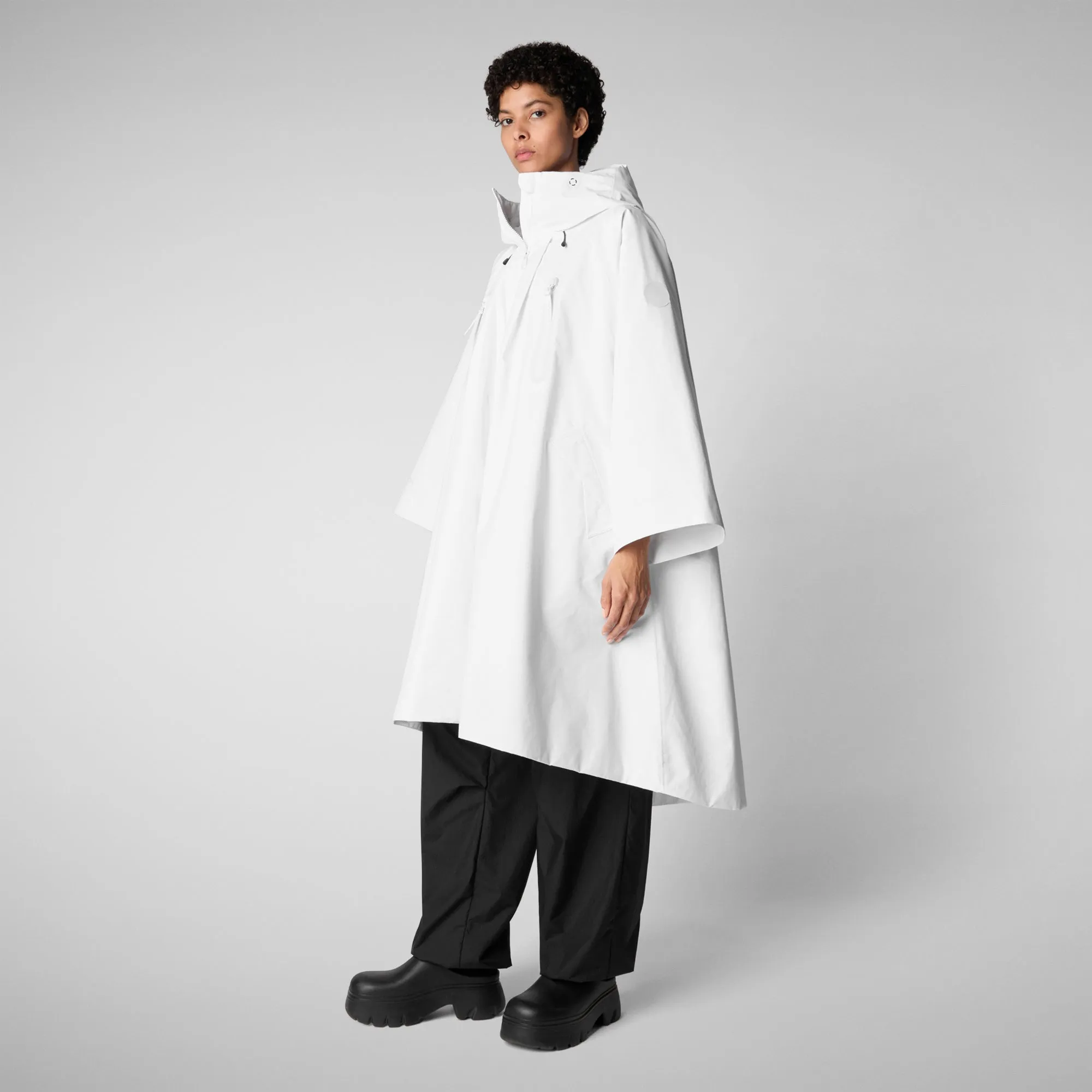 Woman's hooded cape Kira in white